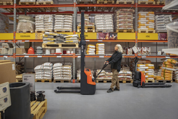BT Tyro Stacker 1t with Lithium-ion