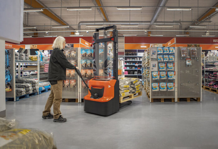 BT Tyro Stacker 1t with Lithium-ion