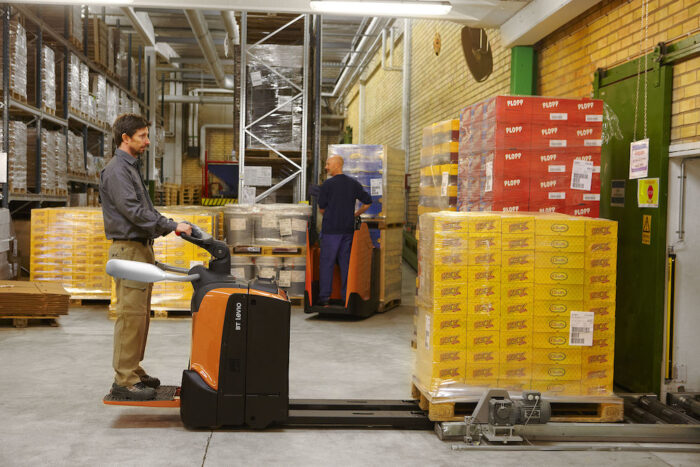 BT Levio 2.2t Powered Pallet truck with Platform