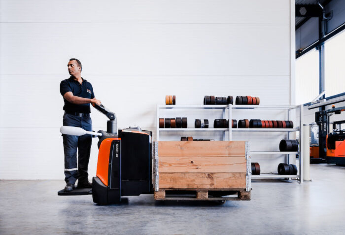 BT Levio 2.5t Powered Pallet truck with Platform