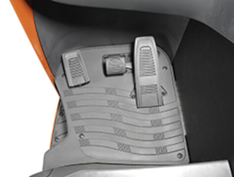Car pedal layout