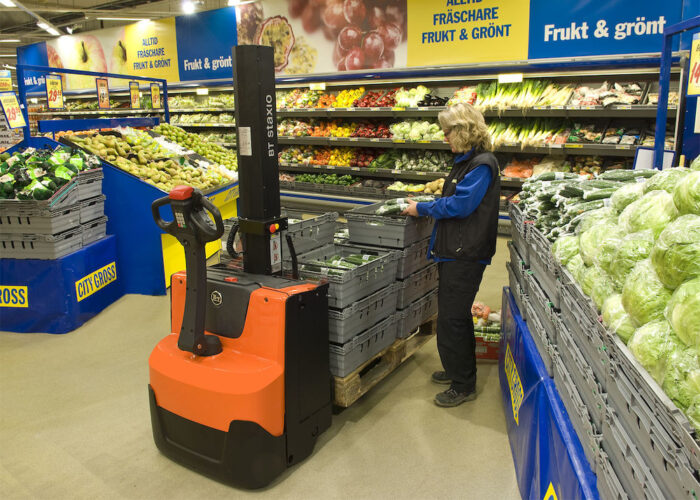 BT Staxio 0.8t Stacker