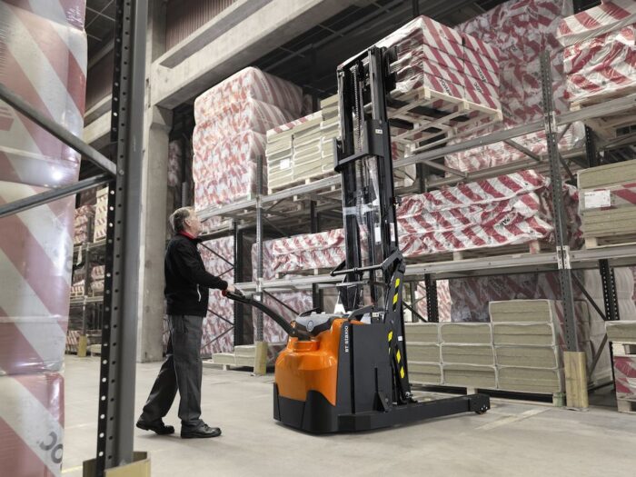 BT Staxio 1.2t Stacker with Retractable mast