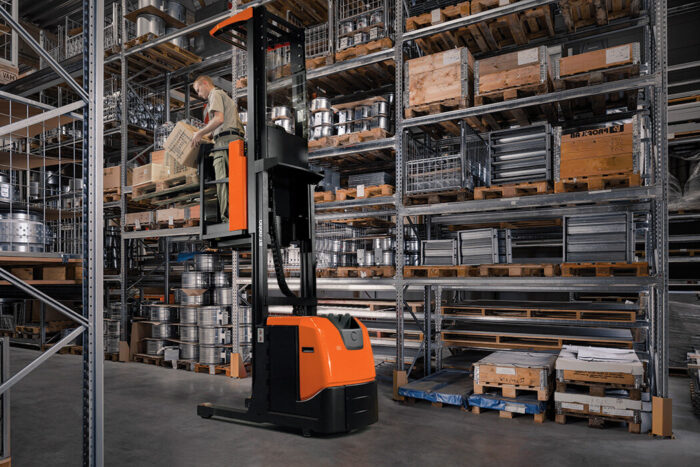 BT Optio 1t Order Picker medium lift with lifting forks