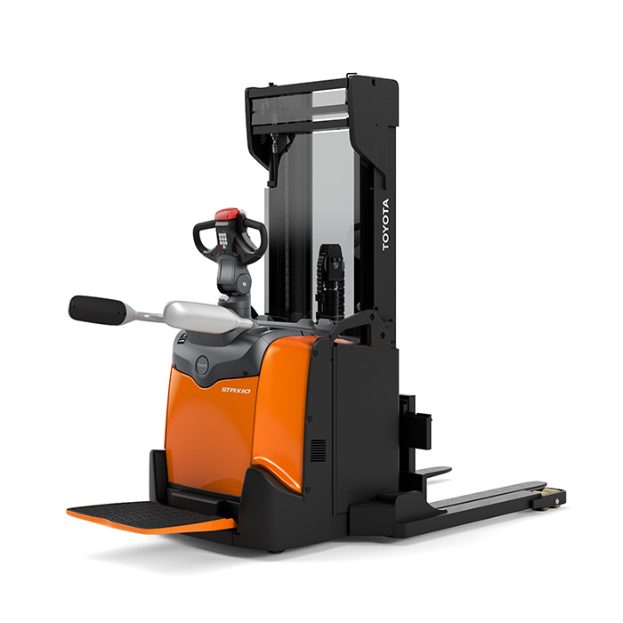 BT Staxio 1.4t Stacker with Platform straddle