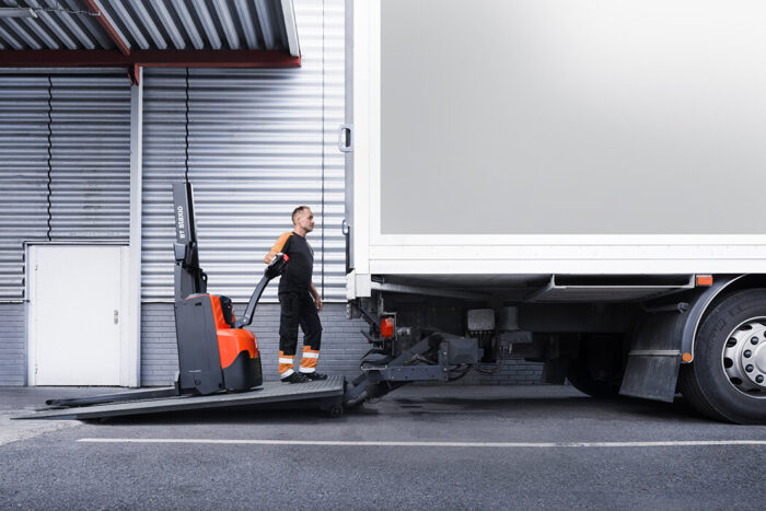 BT Staxio 0.8t Stacker