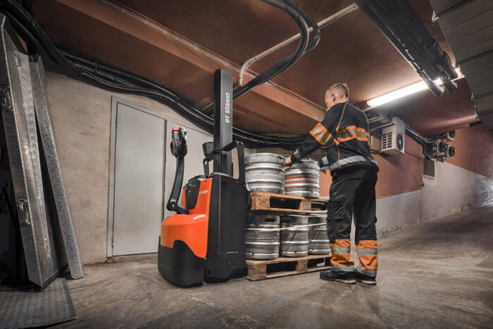 BT Staxio 0.8t Stacker